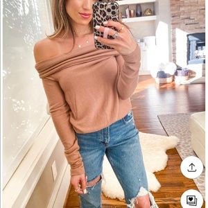 Abercrombie & Fitch off shoulder top